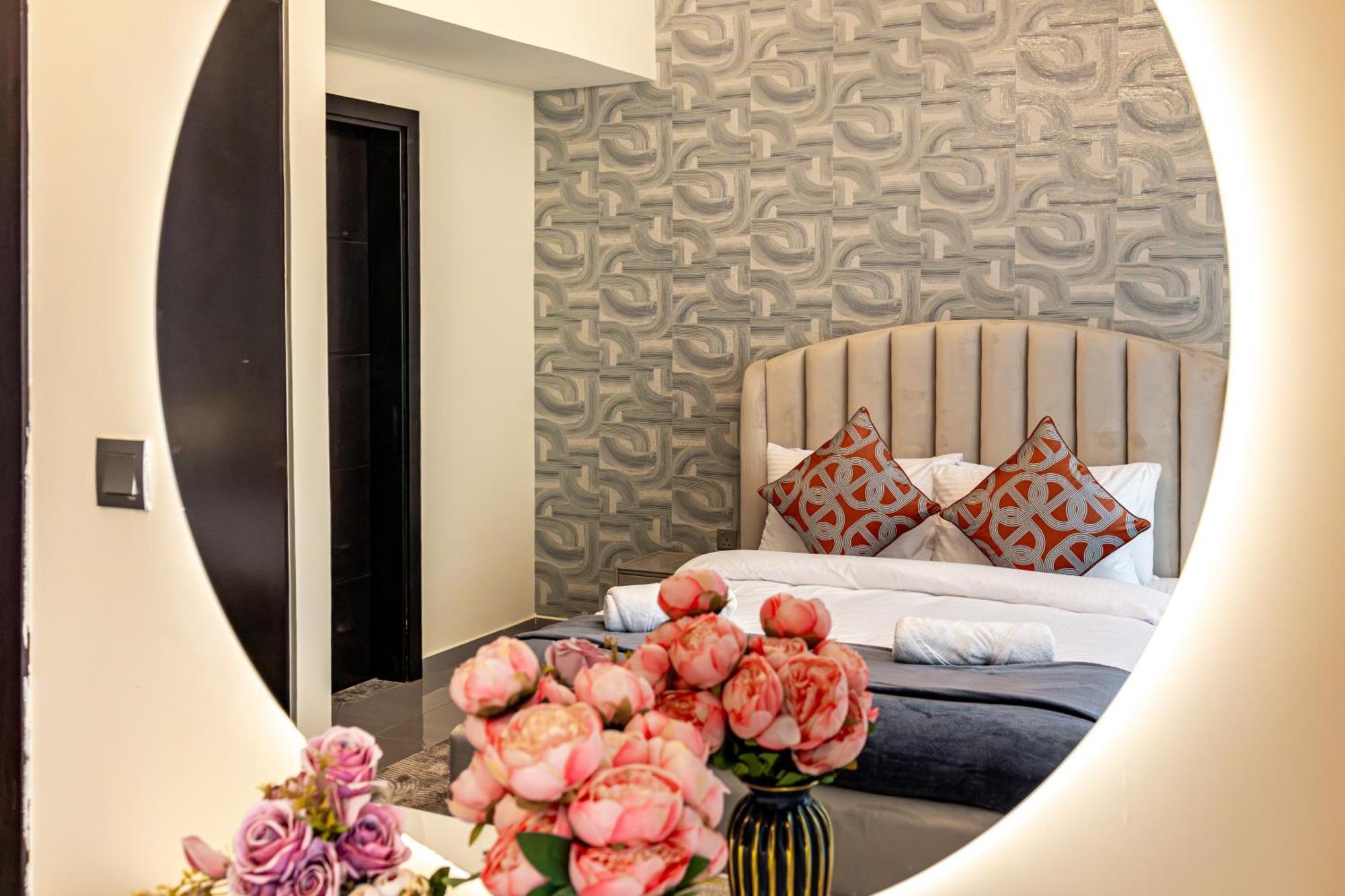 Stylish 1br Business Bay - Near Metro - Balcony With Views * Dubai