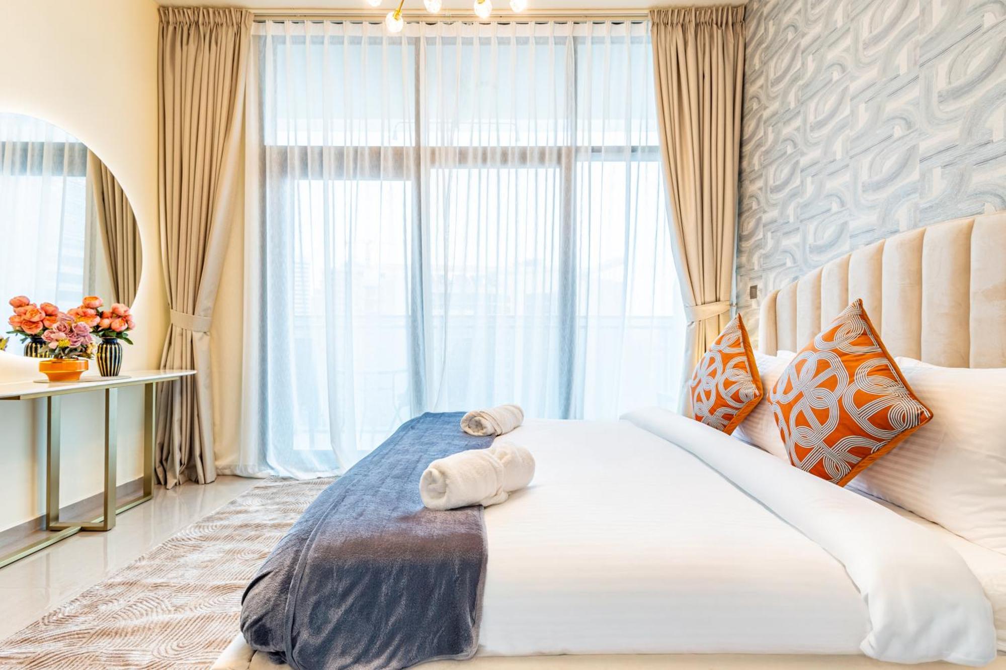 Stylish 1br Business Bay - Near Metro - Balcony With Views * Dubai