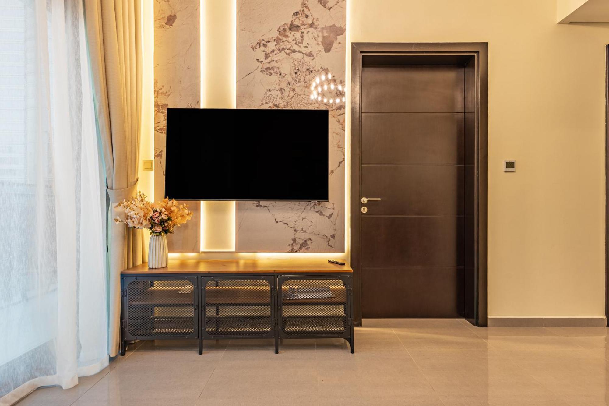 Stylish 1br Business Bay - Near Metro - Balcony With Views Apartment *