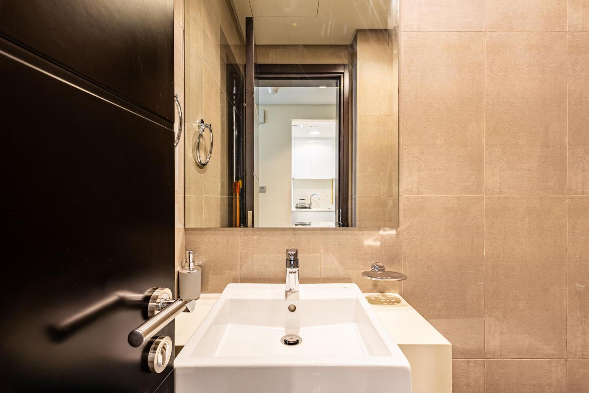 Stylish 1br Business Bay - Near Metro - Balcony With Views *
