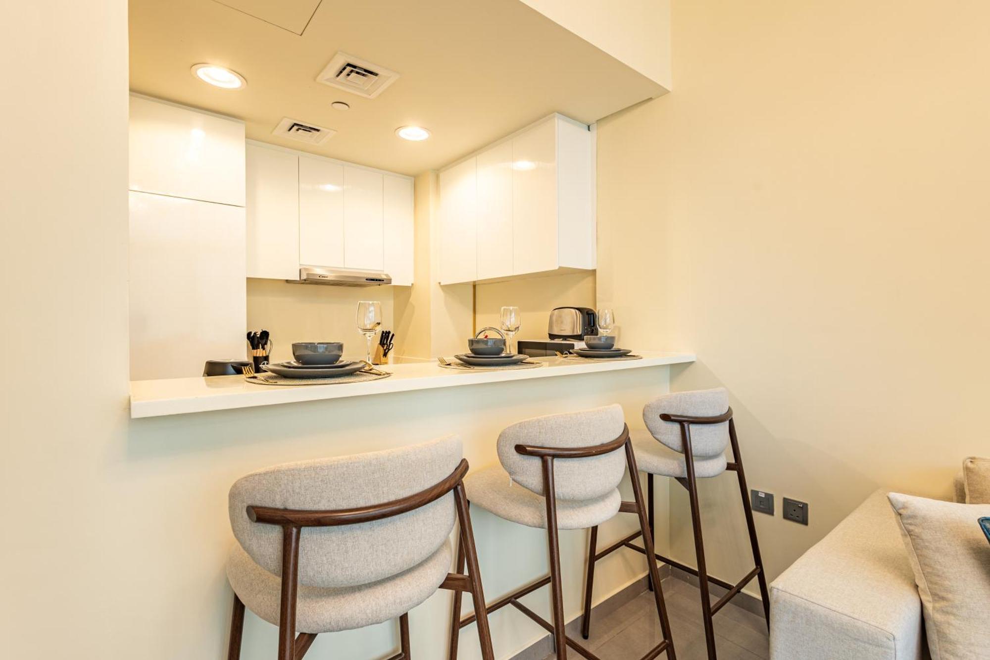 Apartment Stylish 1br Business Bay - Near Metro - Balcony With Views *