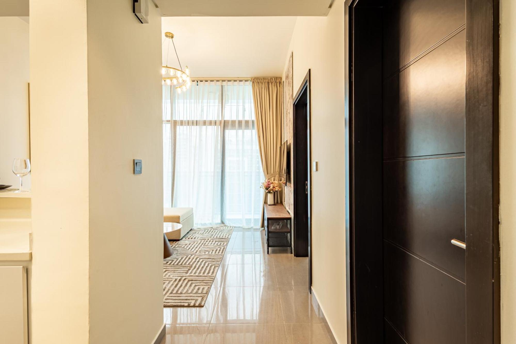 Apartment Stylish 1br Business Bay - Near Metro - Balcony With Views *